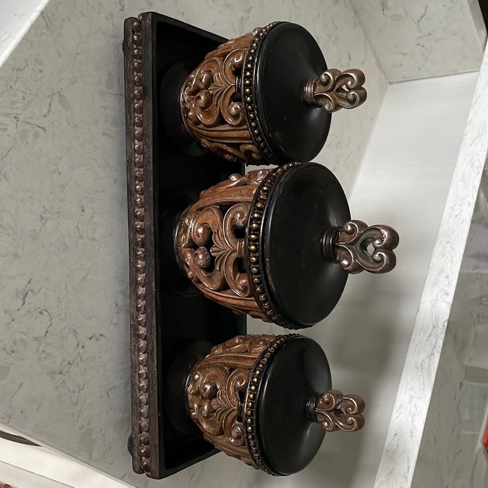 Bathroom vanity accessory set